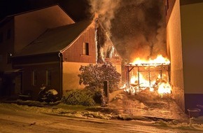 Polizeidirektion Kaiserslautern: POL-PDKL: Brand zwischen zwei Wohnhäusern