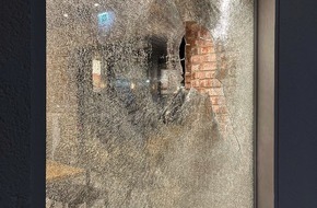 Polizei Minden-L&uuml;bbecke: POL-MI: Unbekannte werfen Schaufensterscheiben ein