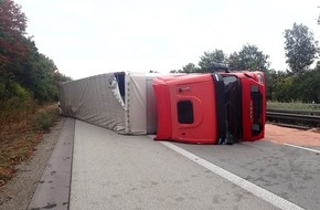 Verkehrsdirektion Mainz: POL-VDMZ: A 61, Sattelzug stürzt um - stundenlange Behinderungen dauern an