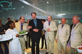 Autostadt GmbH: Bundesumweltminister Jürgen Trittin besucht Autostadt auf der ITB 2002