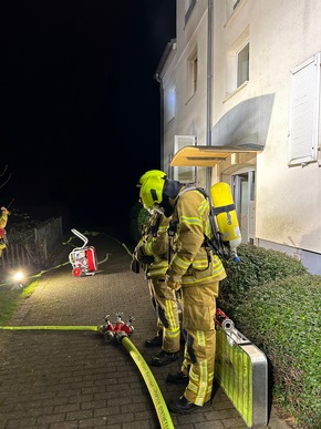FW Ratingen: Wohnungsbrand mit zwei Verletzten Personen