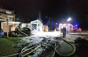 FW-WRN: Feuer_3: Fahrzeugbrände in der Mozartstraße