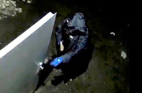 Polizeipr&auml;sidium Nordhessen: POL-KS: Raub&uuml;berfall auf B&auml;ckereifiliale in Kirchditmold: &Ouml;ffentlichkeitsfahndung mit Video des T&auml;ters; Hinweise erbeten