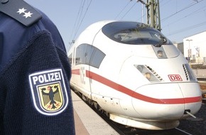 Bundespolizeiinspektion Kassel: BPOL-KS: Schwarzfahrer wollte während der Fahrt die Zugtür öffnen