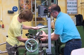 Bund der Freien Waldorfschulen: Handwerk und Waldorfschulen vereinbaren Kooperation zur Berufsorientierung