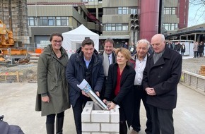 Klinikum Bielefeld gem. GmbH: Zentraler Ort des Lernens: Grundsteinlegung für Studierendenhaus und SkillsLab am Campus Gesundheit Klinikum Bielefeld Mitte