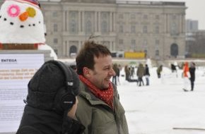 ENTEGA: Schneemann-Demonstration auf Berliner Schlossplatz gestartet: Schneemänner demonstrieren gegen den Klimawandel (mit Bild)