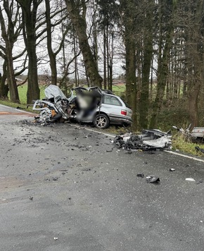 POL-ROW: ++ Schwerer Verkehrsunfall auf der B71 zwischen Brüttendorf und Wehldorf - ein tödlich Verletzter und zwei Schwerverletzte ++