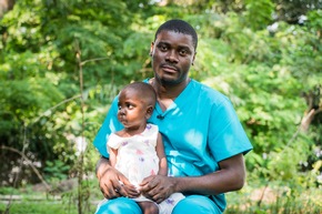 Zum Weltfrauentag (25. April 2023) - Siamesisches Zwillingsmädchen an Malaria verstorben