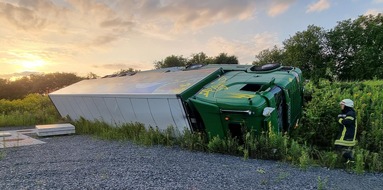 Feuerwehr Oberhausen: FW-OB: Verkehrsunfall mit LKW auf der BAB 42