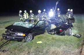 Kreispolizeibehörde Oberbergischer Kreis: POL-GM: 221120-949: Auto bei Unfall in zwei Teile zerrissen