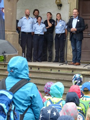 POL-GM: Polizeipuppenbühnenfestival auf Schloss Gimborn