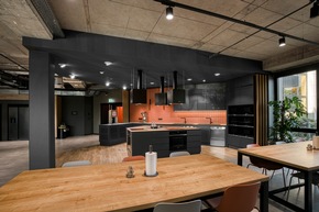 FitX präsentiert renoviertes Headquarter in Essen: Moderne Arbeitswelten auf drei Etagen
