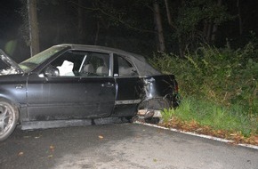 Kreispolizeibehörde Herford: POL-HF: Unfall bei Ausweichmanöver - 21-jähriger Herforder prallt gegen Baum