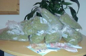 Polizeiinspektion Cuxhaven: POL-CUX: Polizei gelingt Schlag gegen Drogenszene - 1,5 Kilo Marihuana beschlagnahmt (Bildmaterial)