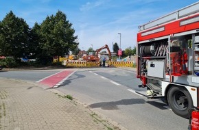 Freiwillige Feuerwehr Celle: FW Celle: Hauptgasleitung und 2 KV-Stromleitung in Groß Hehlen beschädigt - Zwei Verletzte!