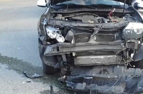 Polizeidirektion Kaiserslautern: POL-PDKL: Vorfahrt missachtet - zwei Fahrzeuge nicht mehr fahrbereit