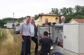 Deutsche Telekom AG: Bürgermeister Andreas Marggraf informiert sich zum Stand des Glasfaserausbaus in und um Mücheln (Geiseltal)