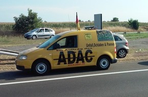 ADAC SE: Betrüger als Gelbe Engel in Osteuropa unterwegs / Falsche Abschleppfahrer zocken Urlauber ab / Störsender verhindern Anruf bei ADAC-Auslandsnotrufstation