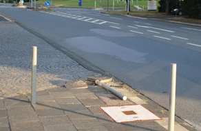 Polizei Hagen: POL-HA: Unfallflucht nach Tankvorgang - 71-J&auml;hriger h&ouml;rt merkw&uuml;rdiges Ger&auml;usch