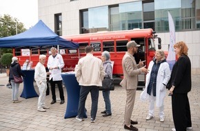 Klinikum Ingolstadt: Infobus zur Herzgesundheit macht Station in Ingolstadt &ndash; Klinikum l&auml;dt zum Check