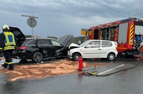 Feuerwehr Sprockhövel: FW-EN: Schwerer Verkehrsunfall im Kreuzungsbereich - Mehrere Verletzte darunter zwei Kinder