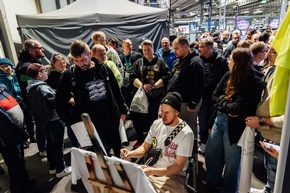 Automobilmesse Erfurt sprengt alle Erwartung: Tausende Besucher strömen in die Hallen!