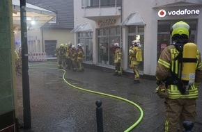 Feuerwehr Ratingen: FW Ratingen: Mehrere Einsätze am Vormittag - Feuerwehr Ratingen hat alle Hände voll zu tun!