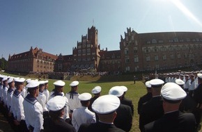 Presse- und Informationszentrum Marine: Die Marineschule Mürwik verabschiedet die Offizieranwärter*innen der Crew 2020