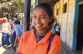 Stiftung Menschen f&uuml;r Menschen Schweiz: Schuluniformen f&uuml;r 1721 vertriebene Kinder