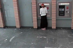 Polizeiinspektion Hildesheim: POL-HI: Dreiste Trickdiebe im Supermarkt