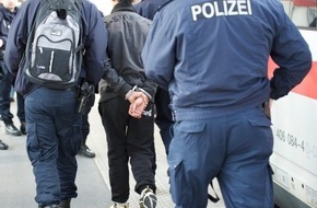 Bundespolizeiinspektion Kassel: BPOL-KS: Schwarzfahrerin verlangt ein Glas Wodka