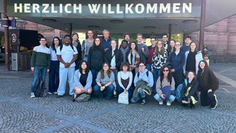 Universit&auml;t Osnabr&uuml;ck: Bienvenue: Studierende der Romanistik begr&uuml;&szlig;en G&auml;ste aus Angers an der Uni Osnabr&uuml;ck