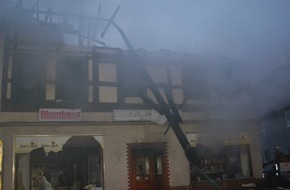 Polizeiinspektion Nienburg / Schaumburg: POL-STH: Wohn - und Geschäftshaus durch Brand völlig zerstört