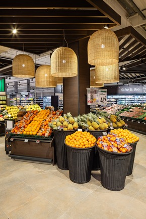 Pressemitteilung | Jacqueline Bila und Marktleiter David Pietrusiak eröffneten Marktkauf Sundern