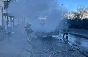 Feuerwehr Essen: FW-E: PKW geht während der Fahrt in Flammen auf - keine Verletzten