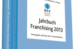 Deutscher Franchiseverband e.V.: Jahrbuch Franchising: Wissen teilen - Erkenntnisse multiplizieren / Jahrbuch 2013 mit Schwerpunktthemen "Internationales" und "Betriebswirtschaft". Erstmals stehen Inhalte auch online zur Verfügung (BILD)