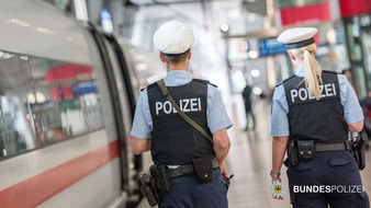 Bundespolizeidirektion München: Bundespolizeidirektion München: Schnellbremsung wegen Person im Gleis - Notentriegelung betätigt