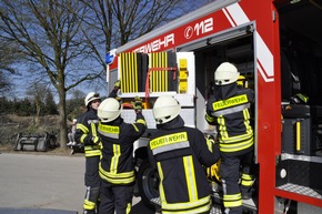 FW-KLE: Freiwillige Feuerwehr Bedburg-Hau simuliert Busunfall mit 15 Verletzten