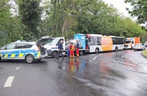 Polizei Mettmann: POL-ME: Hoher Sachschaden bei Busunfall - Langenfeld - 2009017