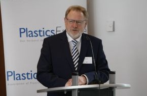 PlasticsEurope Deutschland e.V.: Bekenntnis zum Verbraucher- und Umweltschutz / Kunststofferzeugung: Ende der Aufholjagd (BILD)