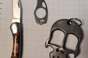 Bundespolizeidirektion Sankt Augustin: BPOL NRW: Betäubungsmittel, Messer, Schlagring und per Haftbefehl gesucht - Bundespolizei nimmt 34-Jährigen fest