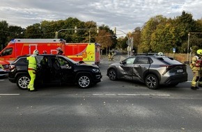 Feuerwehr Paderborn: FW Paderborn: Verkehrsunfall mit zwei beteiligten PKW