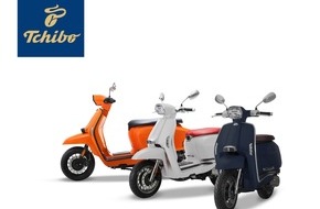 Tchibo GmbH: Roller rückwärts: Kult-Lambretta mit Tchibo Vorteil / Ein italienischer Klassiker ist zurück / Exklusiv bei Tchibo mit drei Jahren Garantie und Gratis-Helm ab 2.899 Euro