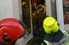Feuerwehr Iserlohn: FW-MK: Schwelbrand in Ladenlokal