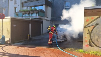 FW-Velbert: Brand eines VW-Käfers in Velbert-Langenberg
