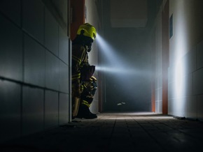 FW Wachtberg: Verunfallte Person und Brand in der Dusche. Ein Übungsabend im Berkumer Hallenbad