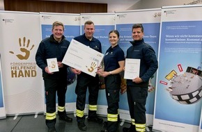 Feuerwehr Bremerhaven: FW Bremerhaven: Bundesinnenministerium zeichnet beim Förderpreis "Helfende Hand" Bremerhavener Katastrophenschutz aus