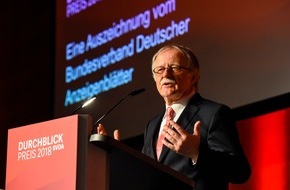 Bundesverband Deutscher Anzeigenblätter e.V. (BVDA): BVDA-Medienpreis zeichnet Verlage für besondere publizistische Leistungen aus / Kirchentagspräsident und Journalist Hans Leyendecker würdigt Rolle der Anzeigenblätter für die Demokratie