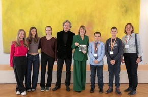 Children for a better World e.V.: Engagierte Jugendliche aus Suhl mit dem CHILDREN JUGEND HILFT Preis in Berlin geehrt